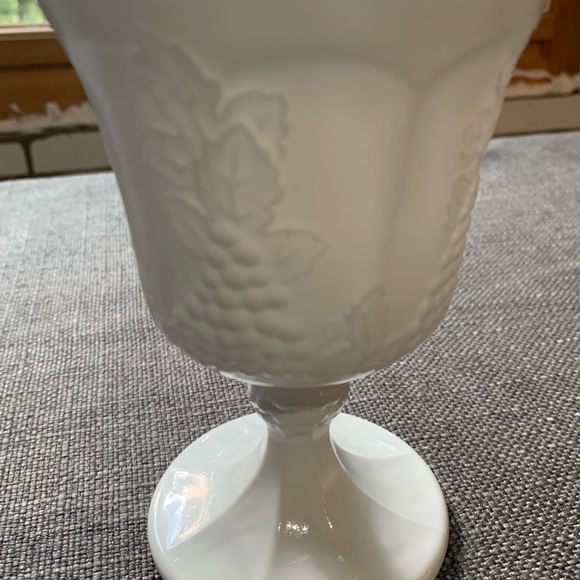 Vintage milk glass - Picture 2 of 2